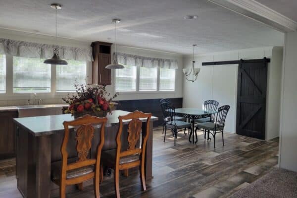 Commodore 3A2804P Dining Room2 Greensburg