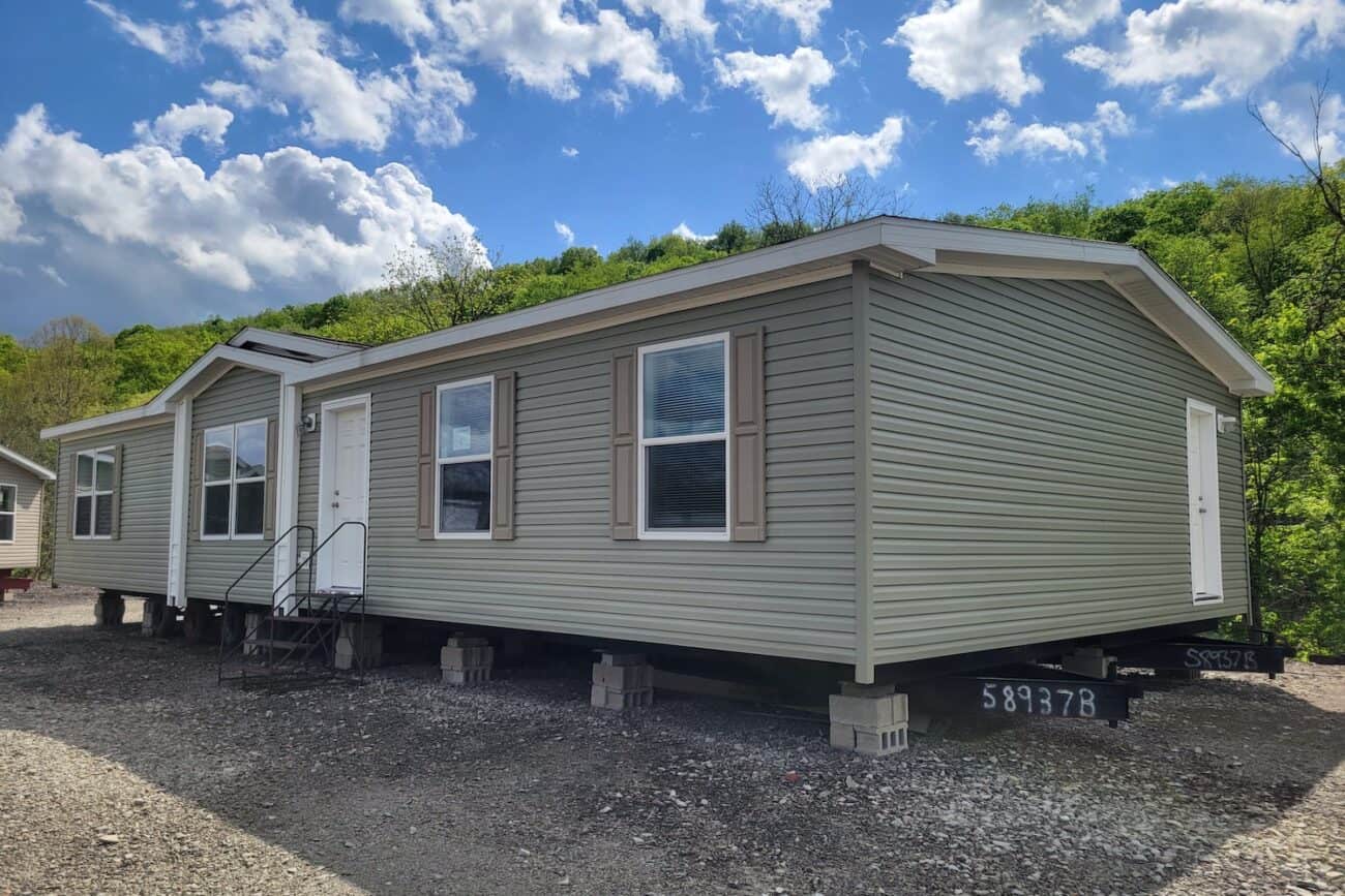 Commodore 3A2804P Exterior2 Greensburg