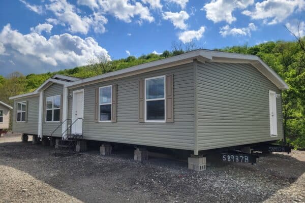 Commodore 3A2804P Exterior2 Greensburg