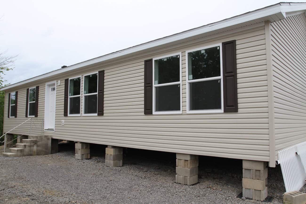 Commodore 3AM2803V Exterior Butler