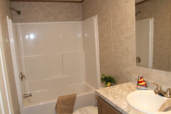 Commodore TD1006P Main Bath2 Greensburg