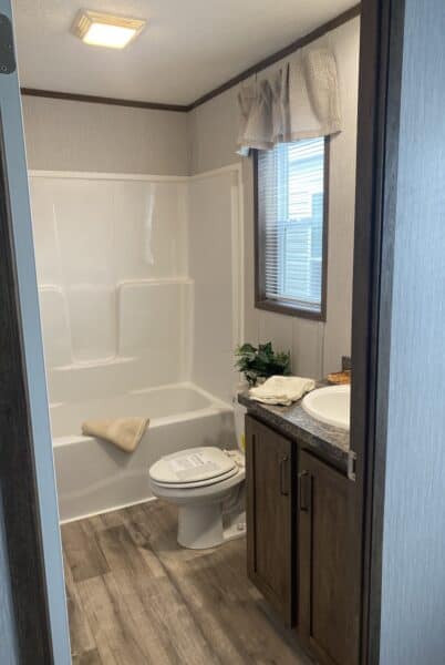 Commodore TS1021P Master Bath New Alex