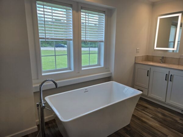 Champion Catena Master Bath Tub Vandergrift