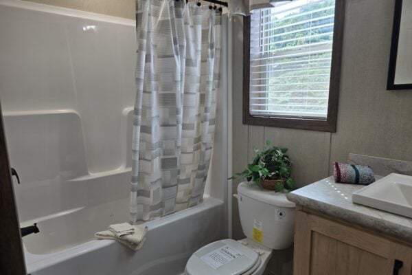 Commodore 3A2087A Main Bath New Alex