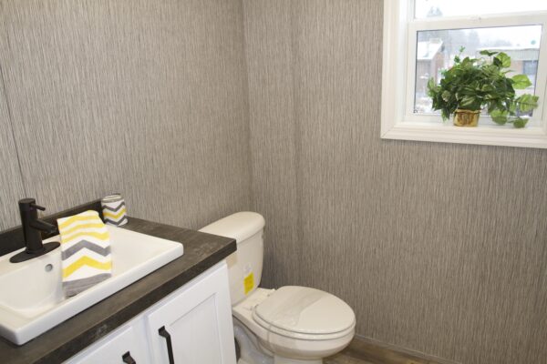 Cavco Clarion 560AC28523G Main Bath Prospect