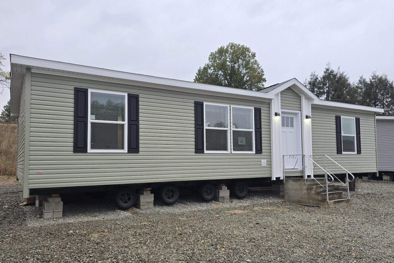 Cavco Clarion 560BZ28443B Exterior New Alex