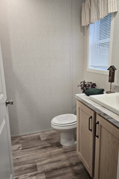 Cavco Clarion 560BZ28443B Master Bath New Alex