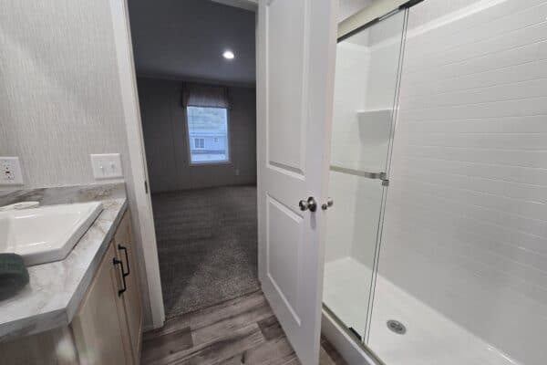 Cavco Clarion 560BZ28443B Master Bath2 New Alex