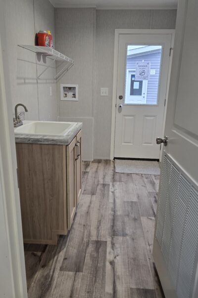 Cavco Clarion 560BZ28443B Utility Room New Alex