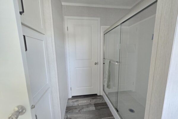 Cavco Clarion 560BZ16763A Master Bath3 New Alex