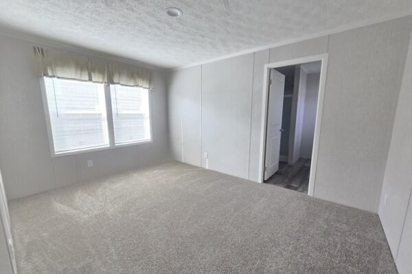 Cavco Clarion 560BZ16763A Master Bed New Alex