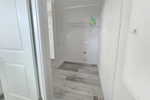 Cavco Clarion 560BZ16763A Utility Room New Alex