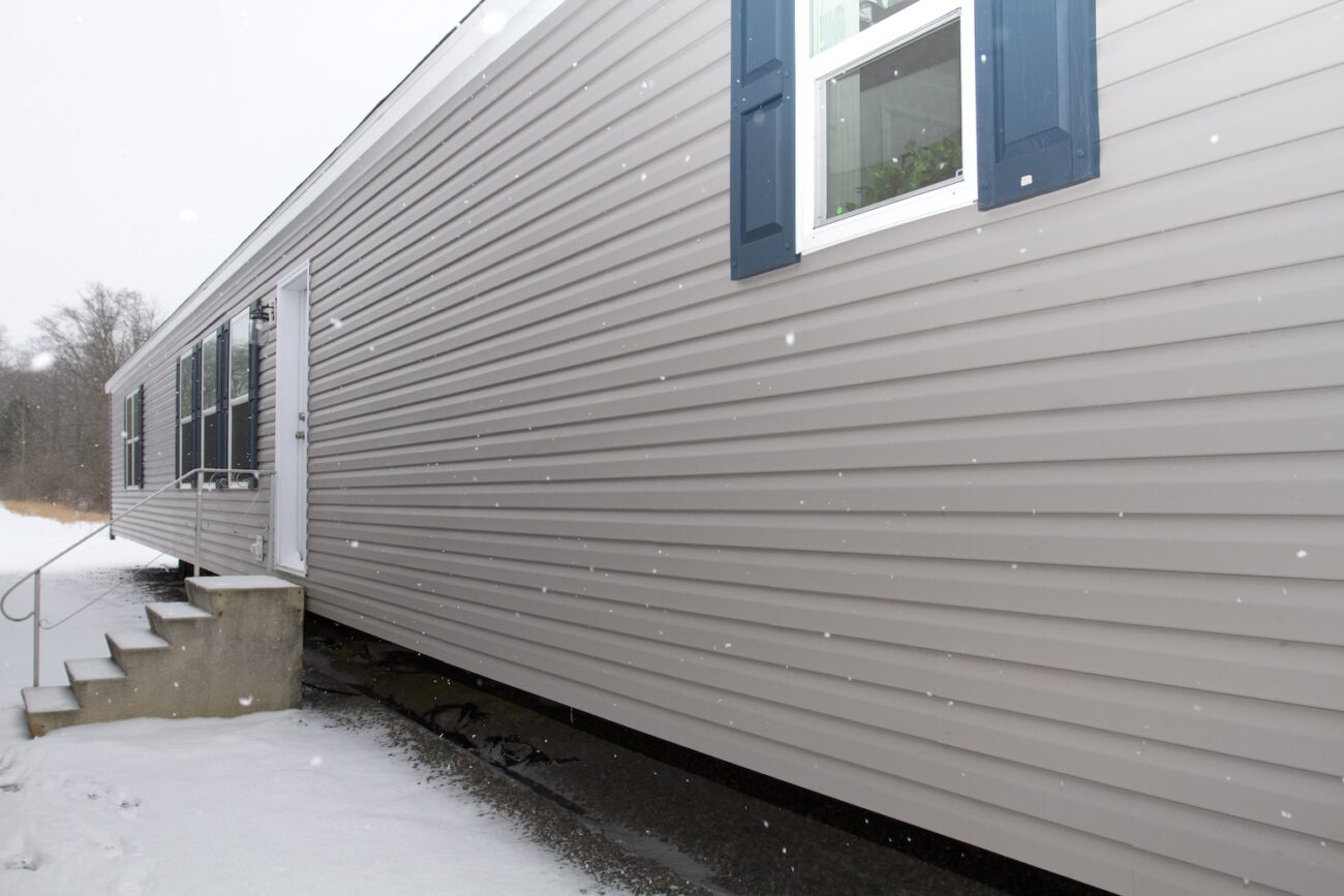 Cavco Clarion 560BZ16763B Exterior Prospect