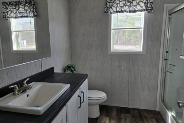 Cavco Clarion 560BZ16763B Master Bath Vandergrift