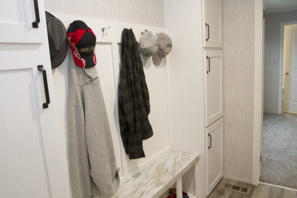 Cavco Clarion 560BZ16763B Mud Room Prospect