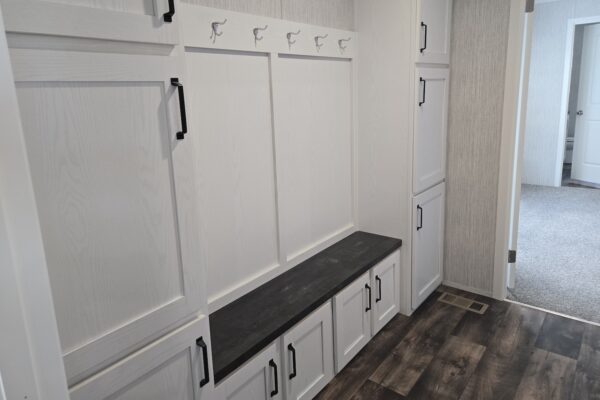 Cavco Clarion 560BZ16763B Mud Room Vandergrift