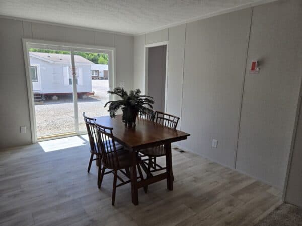 Cavco Clarion 560BZ28483A Dining Room Vandergrift