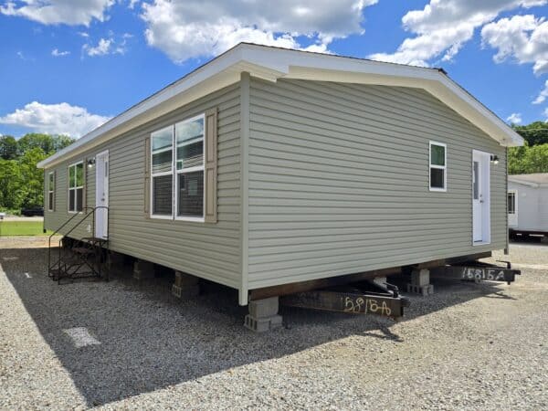 Cavco Clarion 560BZ28483A Exterior Vandergrift