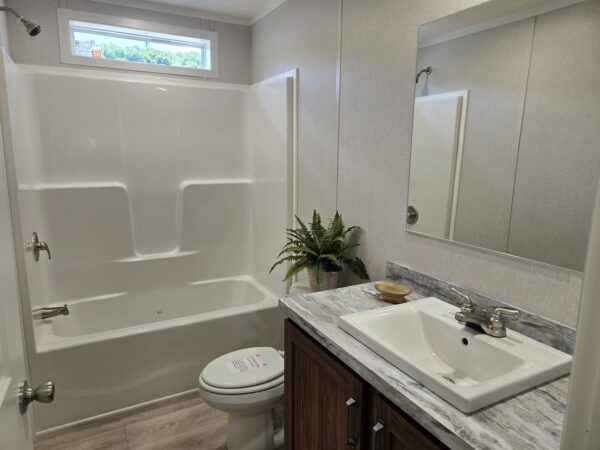 Cavco Clarion 560BZ28483A Hall Bath Vandergrift