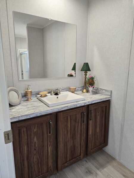 Cavco Clarion 560BZ28483A Master Bath Vandergrift