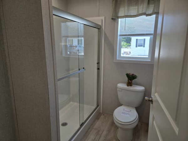 Cavco Clarion 560BZ28483A Master Bath2 Vandergrift
