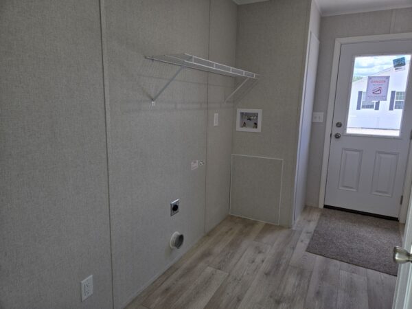 Cavco Clarion 560BZ28483A Utility Room Vandergrift