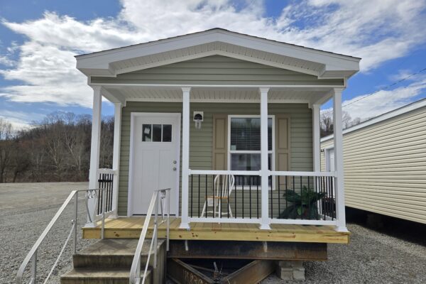 Cavco Clarion 560BZ14602B Exterior Vandergrift