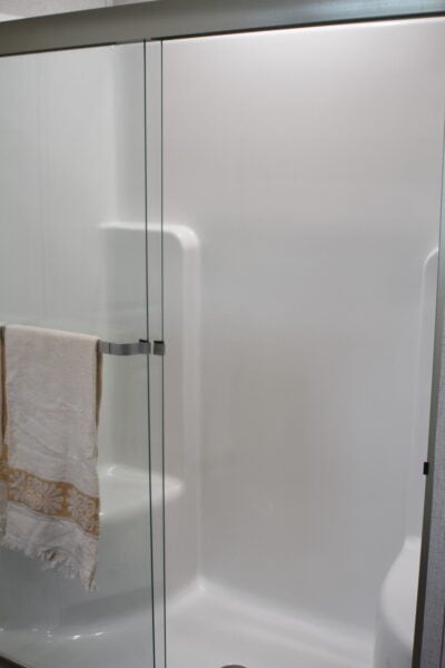 Cavco Clarion 560BZ28523F Master Shower Butler