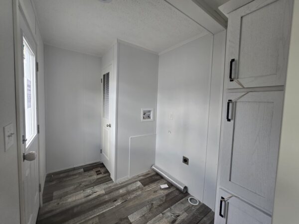 Cavco Clarion 560BZ28523E Utility Room New Alex