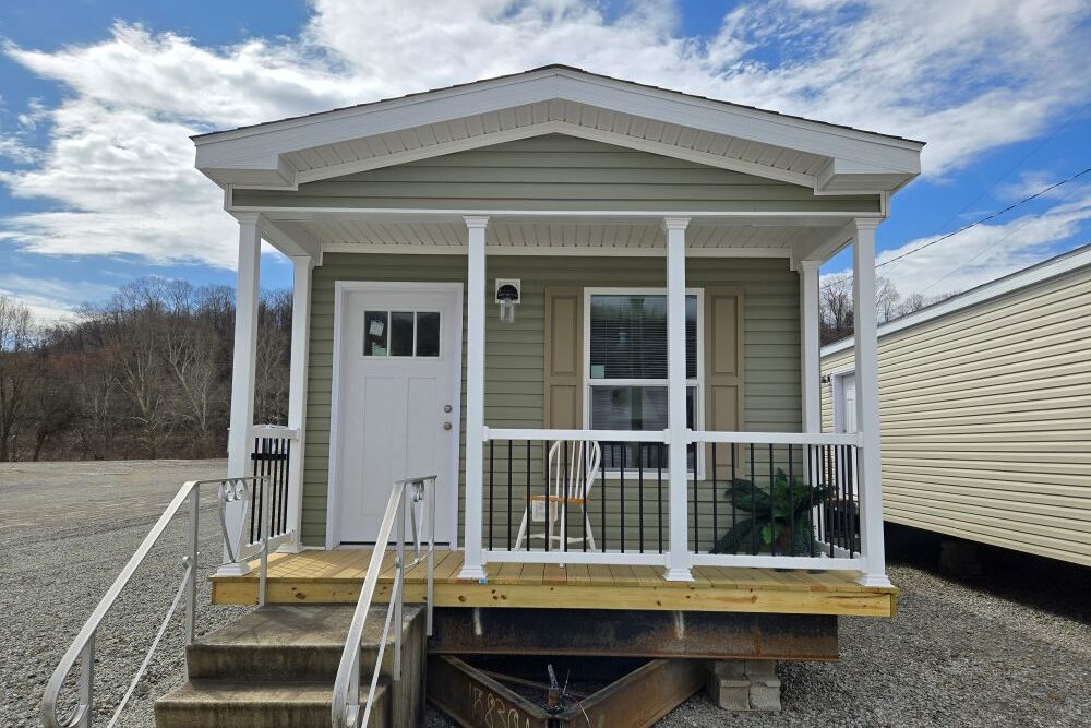 Single Wide Home with Accents