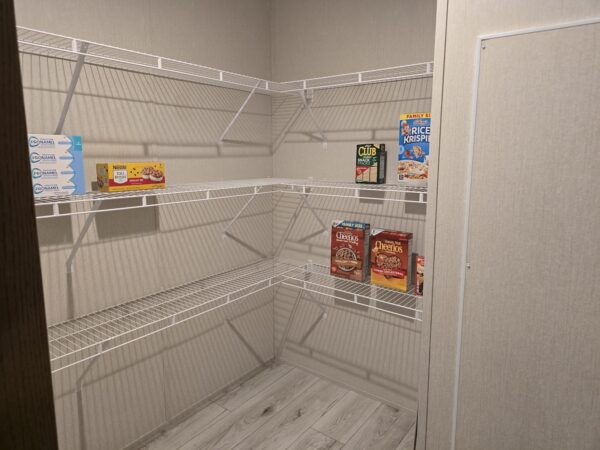 Champion ESSF26610 Pantry New Alex